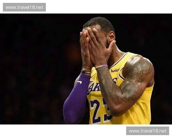 最新NBA新闻直播聚焦詹姆斯绝杀瞬间全场沸腾球迷热议精彩不断